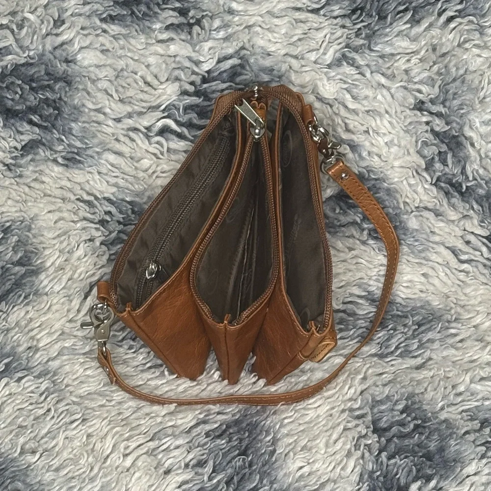 ⭐️3/$25⭐️ Amerileather Genuine Leather 3-compartment Clutch - Picture 3 of 5